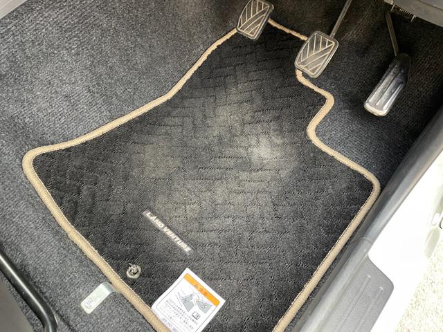 ジムニー ランドベンチャー　４ＷＤ　５Ｆ　純正ナビ　フルセグＴＶ　シートヒーター　ミラー型前後ドラレコ　合皮シート　純正フロアマット　ドアバイザー　純正１６インチＡＷ　Ｂｌｕｅｔｏｏｔｈ　禁煙（43枚目）