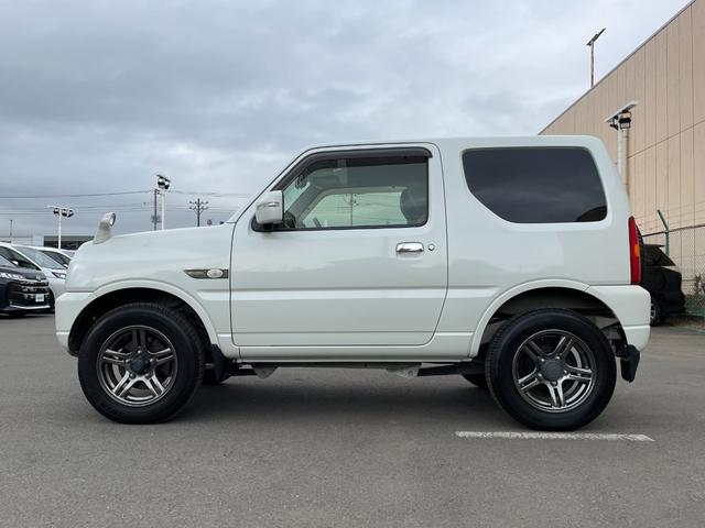 ジムニー ランドベンチャー　４ＷＤ　５Ｆ　純正ナビ　フルセグＴＶ　シートヒーター　ミラー型前後ドラレコ　合皮シート　純正フロアマット　ドアバイザー　純正１６インチＡＷ　Ｂｌｕｅｔｏｏｔｈ　禁煙（65枚目）