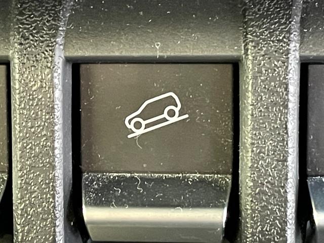 ジムニー ＸＬ　９インチナビ　フルセグＴＶ　Ｂｌｕｅｔｏｏｔｈ　バックカメラ　ＣＤ　ＤＶＤ　ラバーマット　ドライブレコーダー　ＥＴＣ　ステアリングスイッチ　純正アルミホイール　ＡＢＳ　横滑り防止装置　レーンアシスト（8枚目）