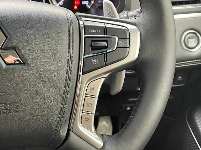 デリカD:5 シャモニー 登録済未使用車 eアシスト LEDヘッドライト 両パワースライドドア レーダークルーズコントロール オートマチックハイビーム 誤発進抑制機能 車線逸脱警報 オートステップ&ゴー パワーシート(7枚目)