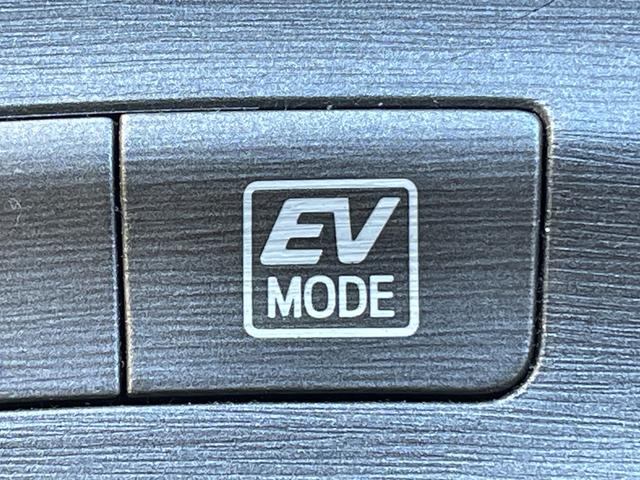 プリウス Ｓ　ナビ　フルセグＴＶ　ワイヤレス充電　ＡＣ１００Ｖ　オートライト　Ｂｌｕｅｔｏｏｔｈ　ＤＶＤ再生　バックカメラ　ＥＴＣ　ＨＩＤヘッドライト　フォグランプ　スマートキー　禁煙（7枚目）