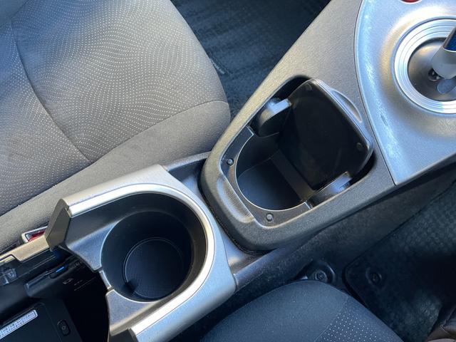 プリウス Ｓ　ナビ　フルセグＴＶ　ワイヤレス充電　ＡＣ１００Ｖ　オートライト　Ｂｌｕｅｔｏｏｔｈ　ＤＶＤ再生　バックカメラ　ＥＴＣ　ＨＩＤヘッドライト　フォグランプ　スマートキー　禁煙（35枚目）