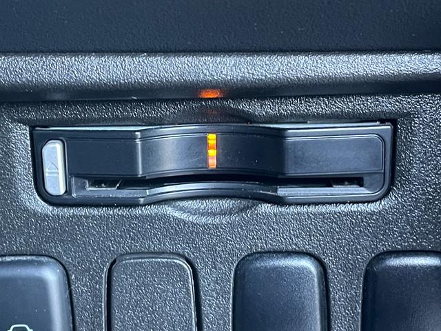 デリカＤ：５ ジャスパー　純正ナビ　バックカメラ　サイドカメラ　両側パワスラ　クルコン　フリップダウンモニター　ドラレコ　シートヒーター　パドルシフト　ＥＴＣ　黒ハーフレザー　純正ＡＷ　電格ミラー　キセノン（10枚目）