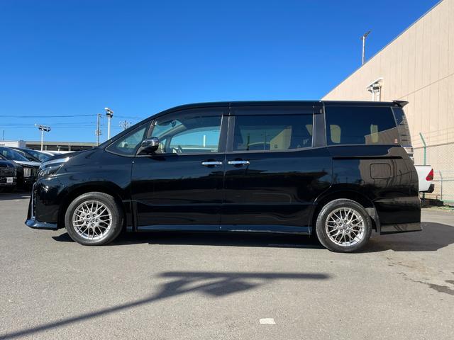 ヴォクシー ハイブリッドＺＳ　煌ＩＩＩ　８インチナビ　バックカメラ　両側パワースライドドア　フルセグＴＶ　ハーフレザーシート　シートヒーター　クルーズコントロール　ＬＥＤヘッドライト　ＥＴＣ　前後ドライブレコーダー　プッシュスタート（65枚目）