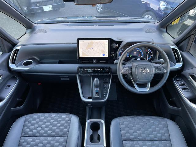 ヴォクシー ハイブリッドＳ－Ｚ　１０インチディスプレイオーディオ　ナビ　ＴＶ　快適利便パッケージｈｉｇｈ　パノラミックビューモニター　アドバンスパッケージ　３眼ＬＥＤヘッドライト　アダプティブハイビームシステム　ドラレコ　ＥＴＣ（3枚目）