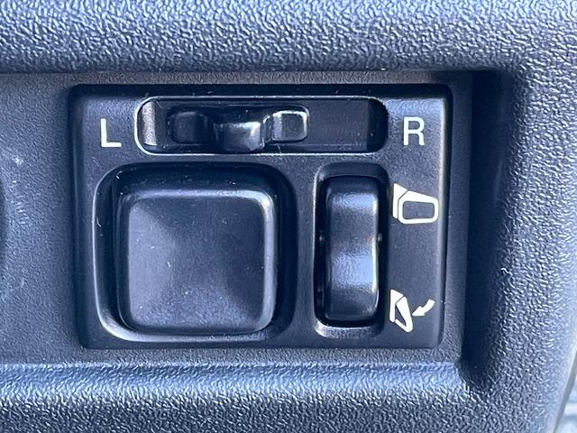 �y���z�K���o�[����X�́u�g�C�U��X�E�x�r�[�U��X����v�̂����ׂ�B�u�W���C�t���z���_����X����v�̓��H�����񂾖ڂ̑O�ł��I�݂Ȃ��܂̂��ԑI�т̂���`���������Ă��������I