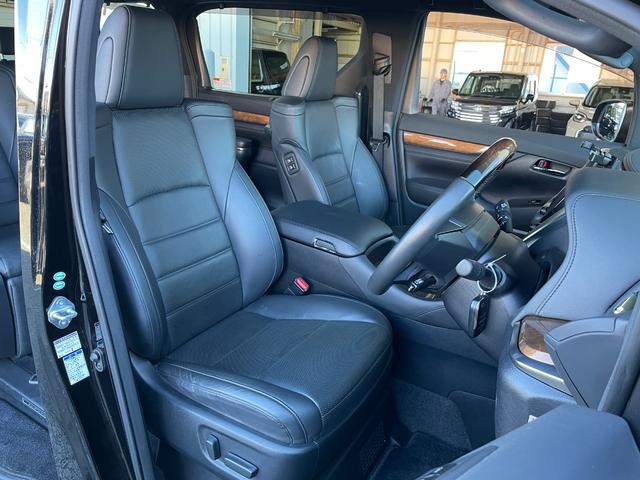 アルファードハイブリッド エグゼクティブラウンジ　メーカーナビ　ツインサンルーフ　天井モニター　全周囲カメラ　黒革シート　ＪＢＬプレミアムサウンド　両側パワースライドドア　レーダークルーズコントロール　クリアランスソナー　パワーシート　シートヒーター（14枚目）