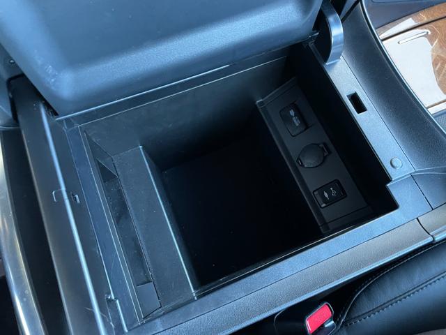 アルファードハイブリッド エグゼクティブラウンジ　メーカーナビ　ツインサンルーフ　天井モニター　全周囲カメラ　黒革シート　ＪＢＬプレミアムサウンド　両側パワースライドドア　レーダークルーズコントロール　クリアランスソナー　パワーシート　シートヒーター（48枚目）