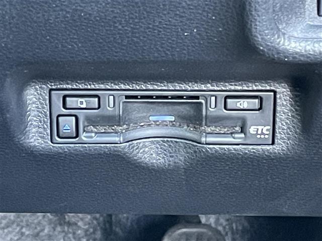 シエンタ ハイブリッドZ 純正ナビ Bluetooth フルセグTV 全周囲カメラ 両側電動スライドドア レーダークルーズコントロールシステム BSM ドライブレコーダー 純正フロアマット 純正LED 衝突被害軽減システム(10枚目)