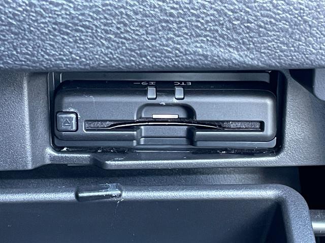 セレナ ｅ－パワー　ハイウェイスターＶ　純正１０インチメモリナビ　ＣＤ／ＤＶＤ／ＢＴ　フルセグＴＶ　エマージェンシーブレーキ　レーンキープアシスト　ブラインドスポットモニター　プロパイロット　前方ドライブレコーダー　両側電動スライドドア（12枚目）