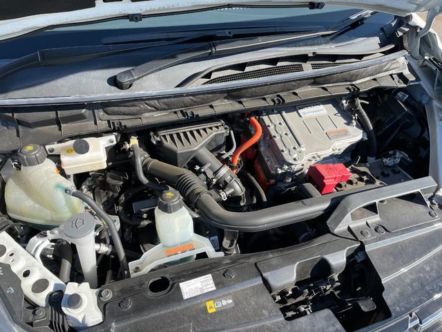 セレナ ｅ－パワー　ハイウェイスターＶ　純正１０インチメモリナビ　ＣＤ／ＤＶＤ／ＢＴ　フルセグＴＶ　エマージェンシーブレーキ　レーンキープアシスト　ブラインドスポットモニター　プロパイロット　前方ドライブレコーダー　両側電動スライドドア（80枚目）