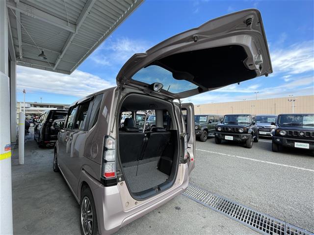 N-BOX G SSパッケージ 純正ナビ バックカメラ 両側パワスラ ETC TCS CTBA ECON ヘッドライトレベライザー 電格ミラー ステアリングスイッチ 純正AW 純正フロアマット ドアバイザー プッシュスタート(18枚目)