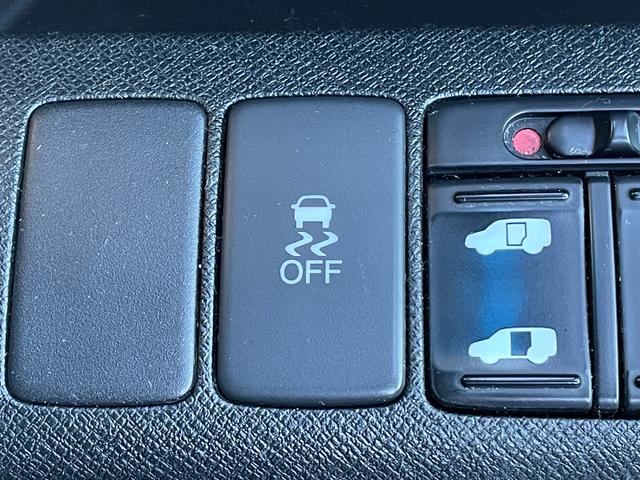 ���y������}���@�\�i�s�b�r�j�z�J���Ŋ���₷���H�ʂȂǂŉ����肪�����������A�u���[�L�ƃG���W���o�͂������I�ɃR���g���[�����A�D�ꂽ�ԗ����萫���������܂��I