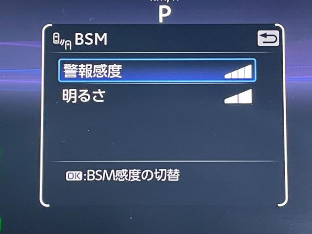 ハリアーＰＨＥＶ Ｚ　調光パノラマルーフ　トヨタセーフティセンス　純正コネクトナビ　パノラミックビューモニター　デジタルインナーミラー　シートヒーター　パワーシート　電動リアゲート　ＥＴＣ　ワイヤレス充電機　スマートキー（7枚目）