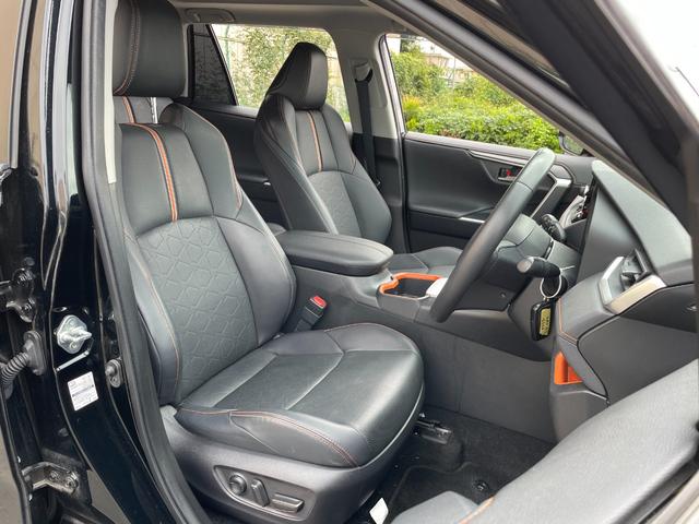 ＲＡＶ４ ハイブリッドアドベンチャー　４ＷＤ　純正ディスプレイオーディオ　フルセグＴＶ　アラウンドビューカメラ　前後ドライブレコーダー　ステアリングヒーター　Ｄ席パワーシート　運転席／助手席シートヒーター　トヨタセーフティセンス　ＥＴＣ（14枚目）