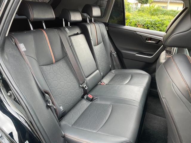 ＲＡＶ４ ハイブリッドアドベンチャー　４ＷＤ　純正ディスプレイオーディオ　フルセグＴＶ　アラウンドビューカメラ　前後ドライブレコーダー　ステアリングヒーター　Ｄ席パワーシート　運転席／助手席シートヒーター　トヨタセーフティセンス　ＥＴＣ（15枚目）
