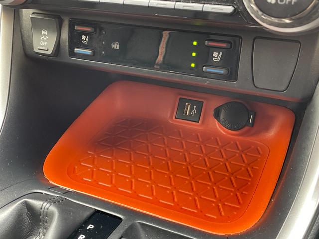 ＲＡＶ４ ハイブリッドアドベンチャー　４ＷＤ　純正ディスプレイオーディオ　フルセグＴＶ　アラウンドビューカメラ　前後ドライブレコーダー　ステアリングヒーター　Ｄ席パワーシート　運転席／助手席シートヒーター　トヨタセーフティセンス　ＥＴＣ（38枚目）