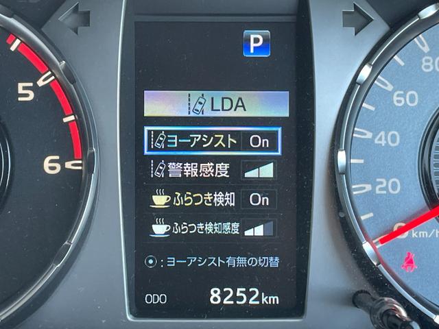 ◆【レーンディパーチャーアラート（ＬＤＡ）】クルマが車線または走路から逸脱する可能性がある場合に、ブザーまたはハンドルの振動により注意をうながします。機能には限界があるためご注意ください。