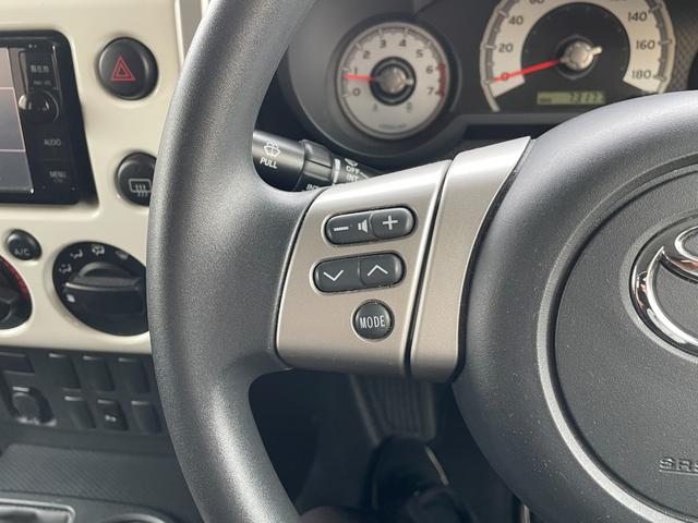 ＦＪクルーザー ベースグレード　４ＷＤ　純正ナビ　ＴＶ　ＣＤ／ＤＶＤ　Ｂｌｕｅｔｏｏｔｈ　バックモニター　クリアランスソナー　ＥＴＣ　ドライブレコーダー　横滑り防止措置　フォグランプ　ステアリングスイッチ　エアコン　電動格納ミラー（9枚目）