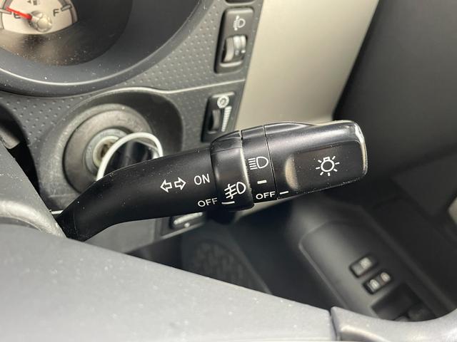 ＦＪクルーザー ベースグレード　４ＷＤ　純正ナビ　ＴＶ　ＣＤ／ＤＶＤ　Ｂｌｕｅｔｏｏｔｈ　バックモニター　クリアランスソナー　ＥＴＣ　ドライブレコーダー　横滑り防止措置　フォグランプ　ステアリングスイッチ　エアコン　電動格納ミラー（26枚目）