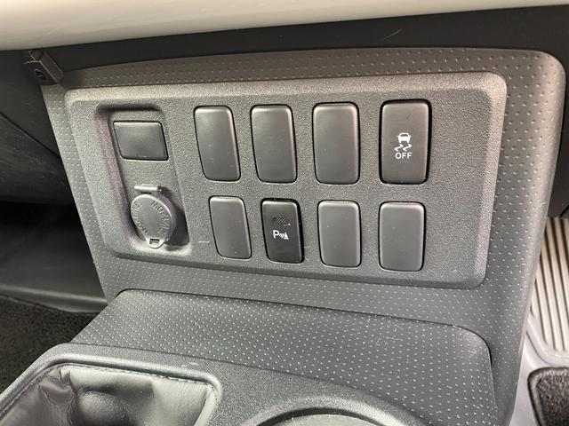 ＦＪクルーザー ベースグレード　４ＷＤ　純正ナビ　ＴＶ　ＣＤ／ＤＶＤ　Ｂｌｕｅｔｏｏｔｈ　バックモニター　クリアランスソナー　ＥＴＣ　ドライブレコーダー　横滑り防止措置　フォグランプ　ステアリングスイッチ　エアコン　電動格納ミラー（32枚目）