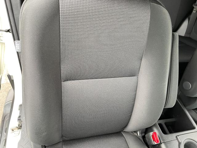 ＦＪクルーザー ベースグレード　４ＷＤ　純正ナビ　ＴＶ　ＣＤ／ＤＶＤ　Ｂｌｕｅｔｏｏｔｈ　バックモニター　クリアランスソナー　ＥＴＣ　ドライブレコーダー　横滑り防止措置　フォグランプ　ステアリングスイッチ　エアコン　電動格納ミラー（43枚目）
