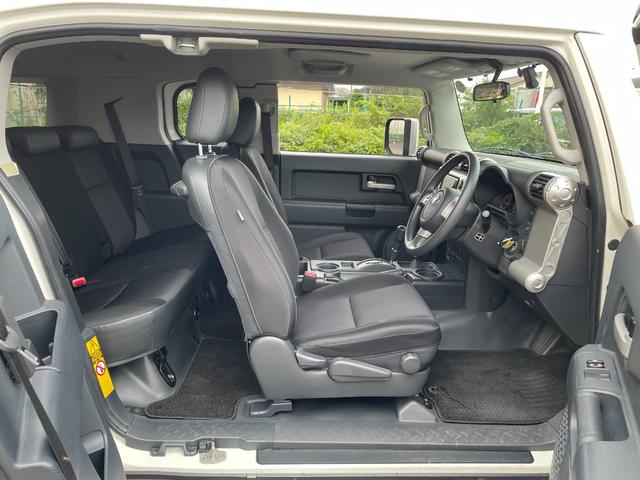 ＦＪクルーザー ベースグレード　４ＷＤ　純正ナビ　ＴＶ　ＣＤ／ＤＶＤ　Ｂｌｕｅｔｏｏｔｈ　バックモニター　クリアランスソナー　ＥＴＣ　ドライブレコーダー　横滑り防止措置　フォグランプ　ステアリングスイッチ　エアコン　電動格納ミラー（49枚目）