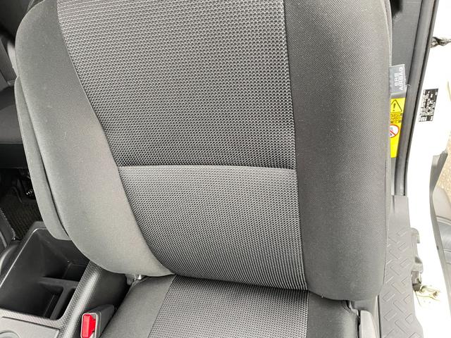 ＦＪクルーザー ベースグレード　４ＷＤ　純正ナビ　ＴＶ　ＣＤ／ＤＶＤ　Ｂｌｕｅｔｏｏｔｈ　バックモニター　クリアランスソナー　ＥＴＣ　ドライブレコーダー　横滑り防止措置　フォグランプ　ステアリングスイッチ　エアコン　電動格納ミラー（52枚目）