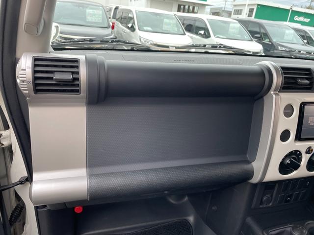 ＦＪクルーザー ベースグレード　４ＷＤ　純正ナビ　ＴＶ　ＣＤ／ＤＶＤ　Ｂｌｕｅｔｏｏｔｈ　バックモニター　クリアランスソナー　ＥＴＣ　ドライブレコーダー　横滑り防止措置　フォグランプ　ステアリングスイッチ　エアコン　電動格納ミラー（55枚目）