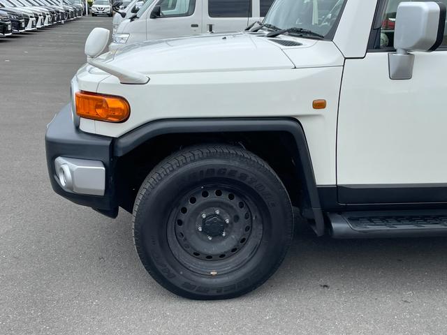 ＦＪクルーザー ベースグレード　４ＷＤ　純正ナビ　ＴＶ　ＣＤ／ＤＶＤ　Ｂｌｕｅｔｏｏｔｈ　バックモニター　クリアランスソナー　ＥＴＣ　ドライブレコーダー　横滑り防止措置　フォグランプ　ステアリングスイッチ　エアコン　電動格納ミラー（71枚目）