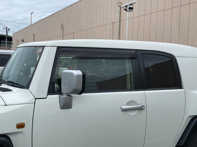 ＦＪクルーザー ベースグレード　４ＷＤ　純正ナビ　ＴＶ　ＣＤ／ＤＶＤ　Ｂｌｕｅｔｏｏｔｈ　バックモニター　クリアランスソナー　ＥＴＣ　ドライブレコーダー　横滑り防止措置　フォグランプ　ステアリングスイッチ　エアコン　電動格納ミラー（72枚目）