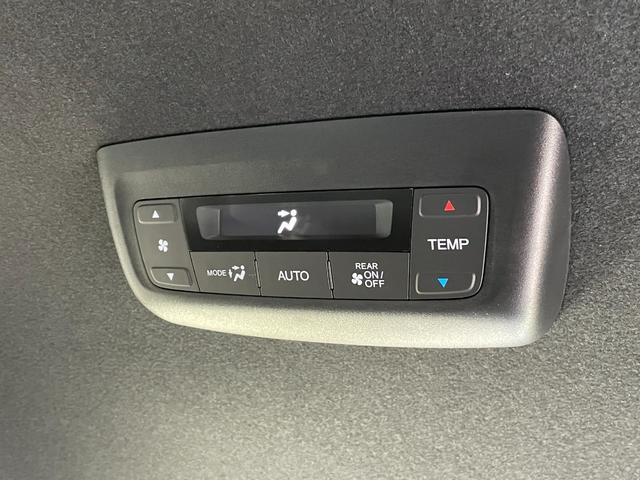 ステップワゴン スパーダ　Ｇａｔｈｅｒｓ純正８型ナビ　フルセグＴＶ　ＣＤ／ＤＶＤ　バックカメラ　追従クルーズ　ＢＳＭ　シートヒーター　両側パワースライドドア　電動リアゲート　ＥＴＣ　ドライブレコーダー　衝突被害軽減ブレーキ（24枚目）