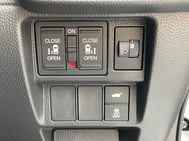 ステップワゴン スパーダ 登録済未使用車 バックカメラ 追従クルーズ ブラインドスポットインフォメーション 前席シートヒーター パワーテールゲート 両側パワースライドドア 全列USBチャージャー 衝突軽減ブレーキ 純正アルミ(30枚目)