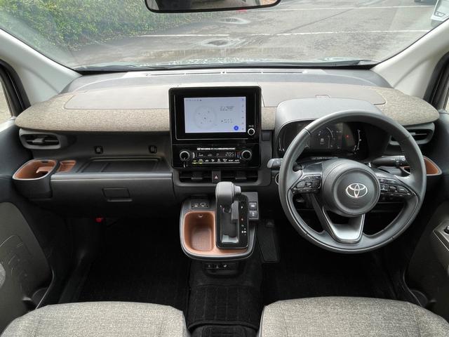 シエンタ 　セーフティセンス　コンフォートパッケージ　純正８インチディスプレイオーディオ　バックモニター　温ハンドル　両側電動ドア　前席シートヒーター　ブラインドスポットモニター　ＥＴＣ　サイドバイザー（3枚目）