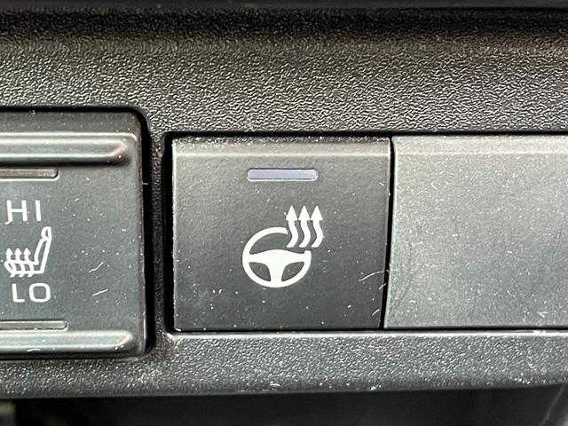 シエンタ 　セーフティセンス　コンフォートパッケージ　純正８インチディスプレイオーディオ　バックモニター　温ハンドル　両側電動ドア　前席シートヒーター　ブラインドスポットモニター　ＥＴＣ　サイドバイザー（27枚目）