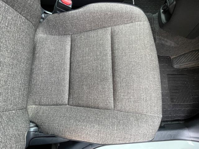 シエンタ 　セーフティセンス　コンフォートパッケージ　純正８インチディスプレイオーディオ　バックモニター　温ハンドル　両側電動ドア　前席シートヒーター　ブラインドスポットモニター　ＥＴＣ　サイドバイザー（45枚目）