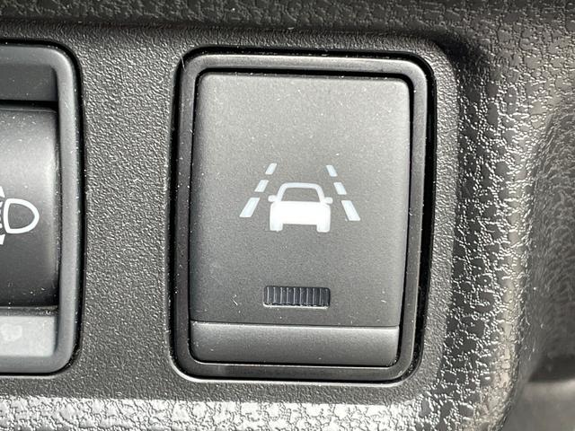 ノート ｅ－パワー　Ｘ　アラウンドビューモニター　デジタルルームミラー　オーディオ　ＦＭ／ＡＭ　エマージェンシーブレーキ　車線逸脱警報　ＥＴＣ　車両検知警報　ドライブレコーダー　オートエアコン　オートライト　スマートキー（7枚目）