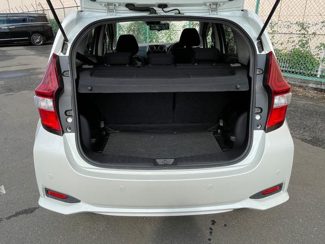 ノート ｅ－パワー　Ｘ　アラウンドビューモニター　デジタルルームミラー　オーディオ　ＦＭ／ＡＭ　エマージェンシーブレーキ　車線逸脱警報　ＥＴＣ　車両検知警報　ドライブレコーダー　オートエアコン　オートライト　スマートキー（16枚目）