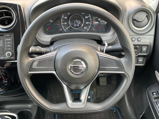 ノート ｅ－パワー　Ｘ　アラウンドビューモニター　デジタルルームミラー　オーディオ　ＦＭ／ＡＭ　エマージェンシーブレーキ　車線逸脱警報　ＥＴＣ　車両検知警報　ドライブレコーダー　オートエアコン　オートライト　スマートキー（21枚目）