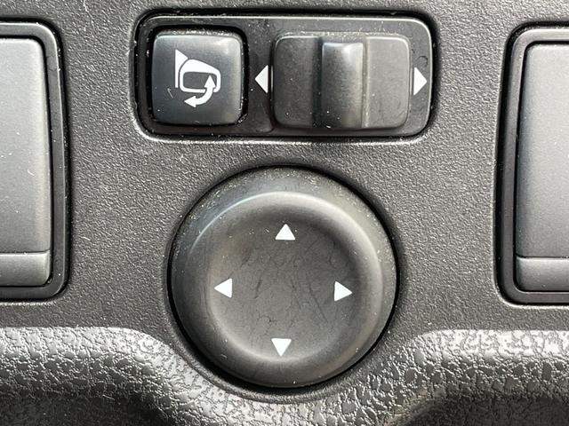 ノート ｅ－パワー　Ｘ　アラウンドビューモニター　デジタルルームミラー　オーディオ　ＦＭ／ＡＭ　エマージェンシーブレーキ　車線逸脱警報　ＥＴＣ　車両検知警報　ドライブレコーダー　オートエアコン　オートライト　スマートキー（25枚目）