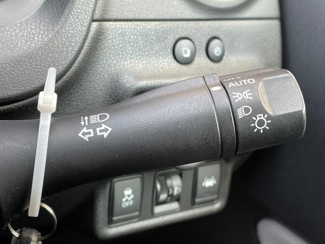 ノート ｅ－パワー　Ｘ　アラウンドビューモニター　デジタルルームミラー　オーディオ　ＦＭ／ＡＭ　エマージェンシーブレーキ　車線逸脱警報　ＥＴＣ　車両検知警報　ドライブレコーダー　オートエアコン　オートライト　スマートキー（27枚目）