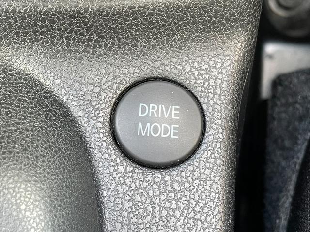 ノート ｅ－パワー　Ｘ　アラウンドビューモニター　デジタルルームミラー　オーディオ　ＦＭ／ＡＭ　エマージェンシーブレーキ　車線逸脱警報　ＥＴＣ　車両検知警報　ドライブレコーダー　オートエアコン　オートライト　スマートキー（31枚目）