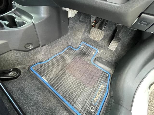ノート ｅ－パワー　Ｘ　アラウンドビューモニター　デジタルルームミラー　オーディオ　ＦＭ／ＡＭ　エマージェンシーブレーキ　車線逸脱警報　ＥＴＣ　車両検知警報　ドライブレコーダー　オートエアコン　オートライト　スマートキー（39枚目）