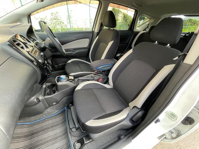 ノート ｅ－パワー　Ｘ　アラウンドビューモニター　デジタルルームミラー　オーディオ　ＦＭ／ＡＭ　エマージェンシーブレーキ　車線逸脱警報　ＥＴＣ　車両検知警報　ドライブレコーダー　オートエアコン　オートライト　スマートキー（42枚目）