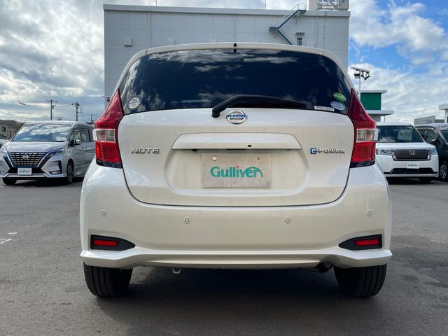 ノート ｅ－パワー　Ｘ　アラウンドビューモニター　デジタルルームミラー　オーディオ　ＦＭ／ＡＭ　エマージェンシーブレーキ　車線逸脱警報　ＥＴＣ　車両検知警報　ドライブレコーダー　オートエアコン　オートライト　スマートキー（57枚目）