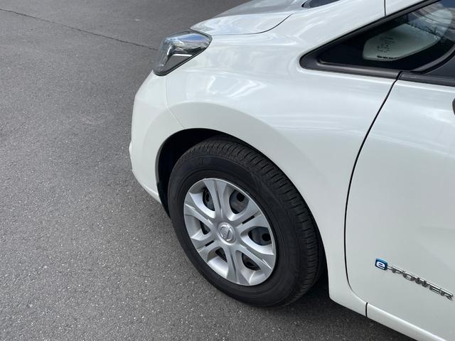 ノート ｅ－パワー　Ｘ　アラウンドビューモニター　デジタルルームミラー　オーディオ　ＦＭ／ＡＭ　エマージェンシーブレーキ　車線逸脱警報　ＥＴＣ　車両検知警報　ドライブレコーダー　オートエアコン　オートライト　スマートキー（61枚目）