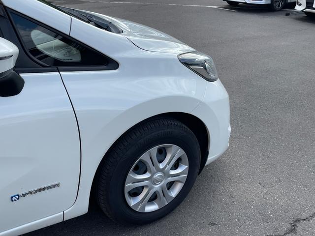 ノート ｅ－パワー　Ｘ　アラウンドビューモニター　デジタルルームミラー　オーディオ　ＦＭ／ＡＭ　エマージェンシーブレーキ　車線逸脱警報　ＥＴＣ　車両検知警報　ドライブレコーダー　オートエアコン　オートライト　スマートキー（66枚目）