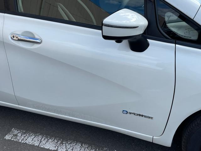 ノート ｅ－パワー　Ｘ　アラウンドビューモニター　デジタルルームミラー　オーディオ　ＦＭ／ＡＭ　エマージェンシーブレーキ　車線逸脱警報　ＥＴＣ　車両検知警報　ドライブレコーダー　オートエアコン　オートライト　スマートキー（68枚目）