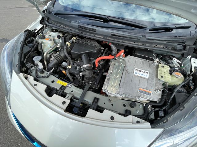 ノート ｅ－パワー　Ｘ　アラウンドビューモニター　デジタルルームミラー　オーディオ　ＦＭ／ＡＭ　エマージェンシーブレーキ　車線逸脱警報　ＥＴＣ　車両検知警報　ドライブレコーダー　オートエアコン　オートライト　スマートキー（80枚目）
