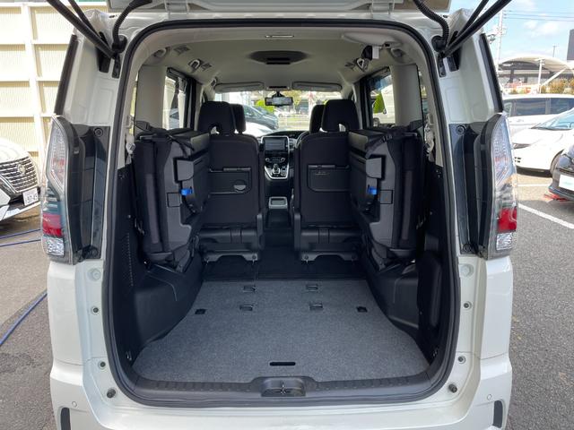 セレナ ｅ－パワー　ハイウェイスターＶ　純正９インチナビ　ＴＶ　アラウンドビュー　インテリジェントルームミラー　前席シートヒーター　ＥＴＣ　ドライブレコーダー　ステアリングヒーター　衝突被害軽減ブレーキ　プロパイロット　コーナーセンサー（17枚目）